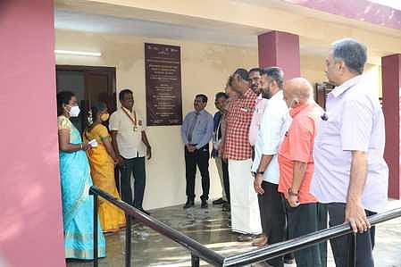 புதுப்பிக்கப்பட்ட அரசுப் பள்ளி வகுப்பறைகள் திறப்பு