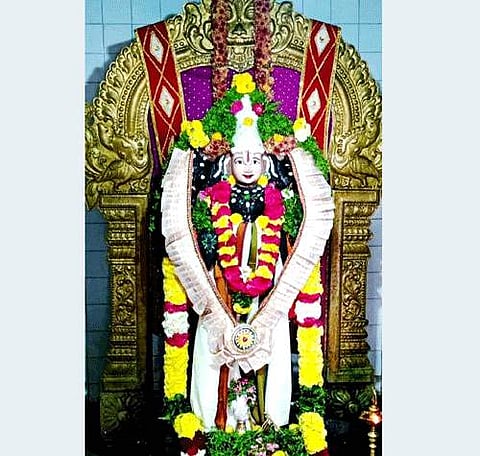 சங்ககிரி ஊராட்சி ஒன்றியத்திற்குள்பட்ட வடுகப்பட்டி கிராமத்தில் உள்ள அருள்மிகு சென்றாயப்பெருமாள் மூலவர் சுவாமிக்கு  பௌர்ணமியையொட்டி புதன்கிழமை செய்யப்பட்டிருந்த சிறப்பு அலங்காரம். 