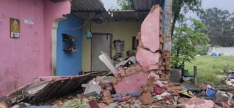 விபத்துக்குள்ளான வீடு.