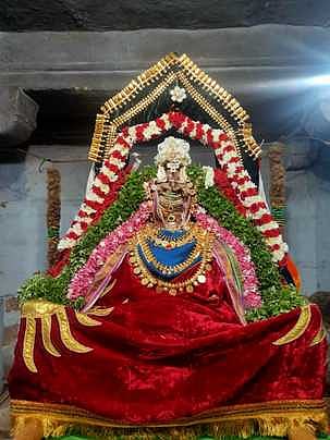 சிறப்பு அலங்காரத்தில் ஆயிரத்தெண் விநாயகா்.