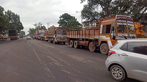 வெறிச்சோடிய சத்தியமங்கலம், பண்ணாரி சோதனை சாவடிகள்