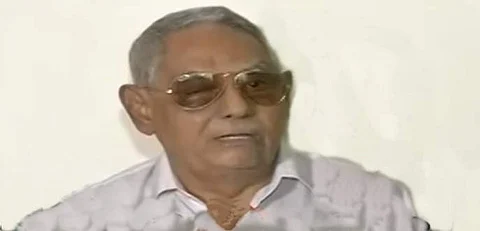 தமிழக முன்னாள் அமைச்சர் எஸ்.ஆர். ராதா காலமானார்