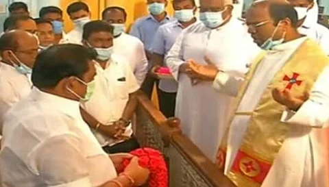 வேளாங்கண்ணி தேவாலயத்தில் முதல்வர் பழனிசாமி பிரார்த்தனை