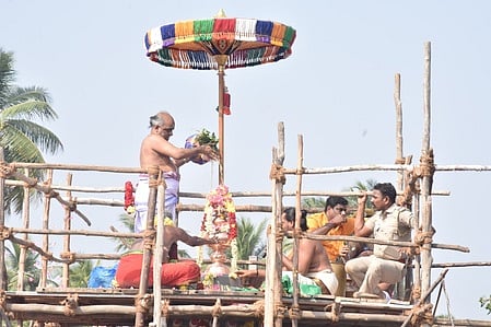 வலங்கைமான் மகாமாரியம்மன் கோயிலில் நடைபெற்ற மகா கும்பாபிஷேகம்.