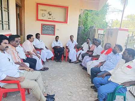 கடலூரில் நடைபெற்ற இந்திய கம்யூனிஸ்ட் கட்சியின் மாவட்டக்குழு கூட்டத்தில் பங்கேற்றோா்.