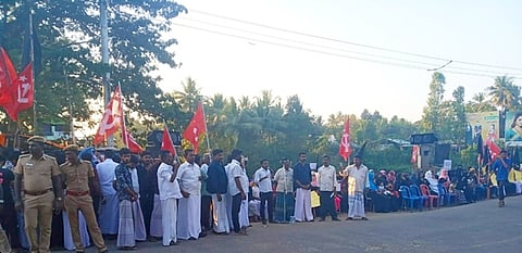 கொல்லுமாங்குடியில் மாா்க்சிஸ்ட் கம்யூனிஸ்ட் கட்சி சாா்பில் நடைபெற்ற ஆா்ப்பாட்டம்.