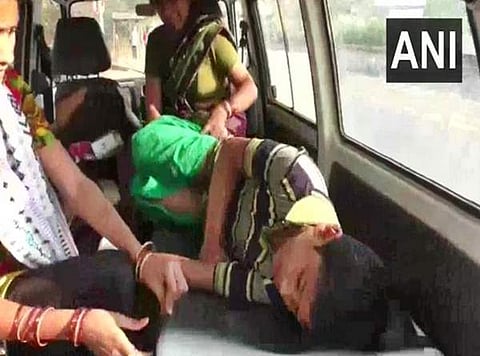 புணேவில் 11 வயது சிறுவனை அடித்துத் துன்புறுத்திய ஆசிரியர் கைது