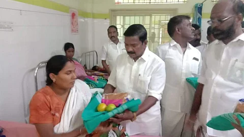 ஜெயலலிதா பிறந்தநாளை முன்னிட்டு சீர்காழியில் நலத்திட்ட உதவி வழங்கல்