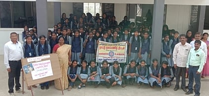 கூடலூா் அரசு மேல்நிலைப் பள்ளியில் நடைபெற்ற பெண்குழந்தைகள் பாதுகாப்பு தின நிகழ்ச்சியில் பங்கேற்றோா்.