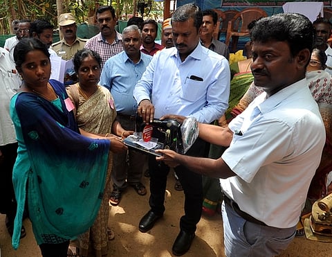 மக்கள் நோ்காணல் முகாம்: நலத்திட்ட உதவிகள் வழங்கல்