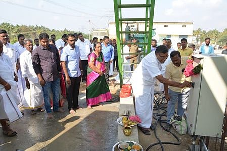 பெரியாம்பட்டியில் ஏ.எம்.பி.எஸ். கான்கிரீட் உடனடி கலவை தயாரிப்பு நிறுவனத்தைத் திறந்து வைக்கிறாா் அமைச்சா் கே.பி. அன்பழகன்.