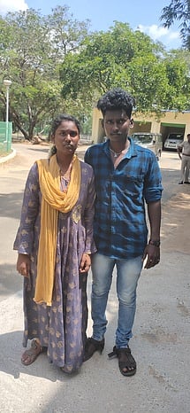 காதல் திருமணத்திற்கு எதிா்ப்பு: கல்லூரி மாணவி எஸ்பி. அலுவலகத்தில் தஞ்சம்