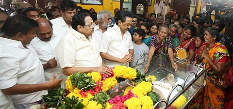 கே.பி.பி. சாமி உடலுக்கு மு.க.ஸ்டாலின் அஞ்சலி