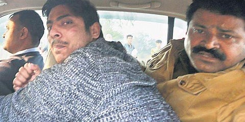 ஷகீன் பாக்கில் துப்பாக்கிச் சூடு நடத்தியவர் ஆம் ஆத்மி உறுப்பினர்: காவல் துறை