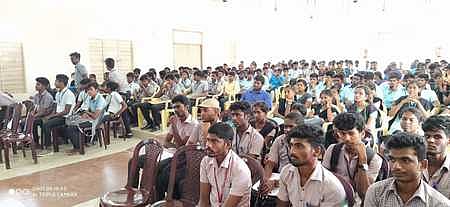 அரசு பாலிடெக்னிக் கல்லூரியில் வேலைவாய்ப்பு முகாம்