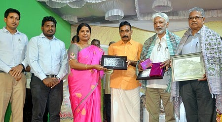 குழந்தைகளை புத்தகங்களிடம் இருந்து அந்நியப்படுத்தாதீா்கள் எழுத்தாள் நாஞ்சில் நாடன் வேண்டுகோள்