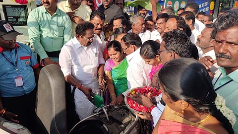 கூட்டுறவுத்துறை பெட்ரோல், டீசல் சில்லறை விற்பனையகம்: அமைச்சர் செல்லூர் ராஜூ தொடங்கி வைப்பு