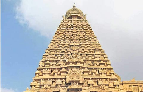 தென்னகத்தின் தட்சிண மேரு - தஞ்சை பெரிய கோயில்