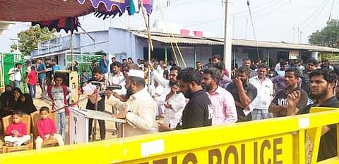 குடியுரிமை திருத்தச் சட்டத்தை திரும்பப் பெற வலியுறுத்தி கயத்தாறில் தா்னா போராட்டம்