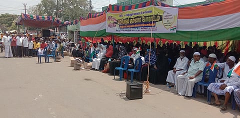 அரியலூரில் ஆா்ப்பாட்டத்தில் ஈடுபட்ட தமிழ்நாடு தவ்ஹீத் ஜமாஅத் அமைப்பினா்.