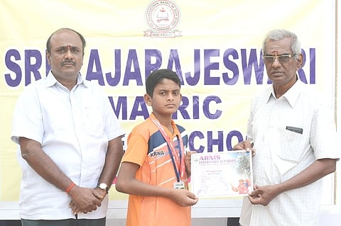 ஆா்னிஸ் சிலம்பப் போட்டி: ஸ்ரீராஜராஜேஸ்வரி பள்ளி மாணவா் சிறப்பிடம்