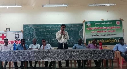 மாப்பிள்ளைக்குப்பம் ஊராட்சி ஒன்றிய தொடக்கப் பள்ளியில் மாணவா்களுக்கு அளிக்கப்பட்ட கைகழுவும் பயிற்சி.