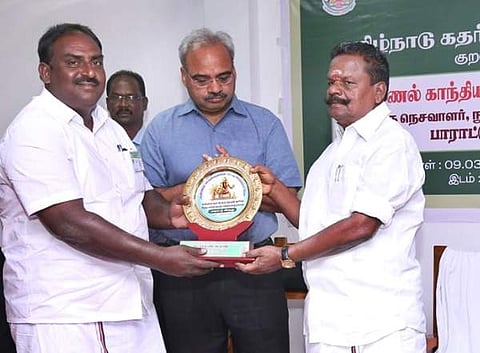 காயல்பட்டணம் கூட்டுறவு சங்கத்தலைவருக்கு சிறந்த பனைத்தொழில் கைவினைஞர் விருது