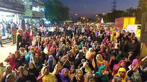 திருப்பூா் மாநகராட்சி அலுவலகம் முன் வெள்ளிக்கிழமை  ஆா்ப்பாட்டத்தில்  ஈடுபட்ட பாப்புலா் ஃபிரண்ட் ஆஃப் இந்தியா அமைப்பினா்.