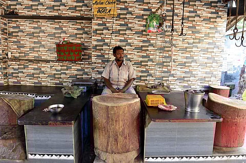 கரோனா பீதி - கோழி இறைச்சி விற்பனை சரிவு