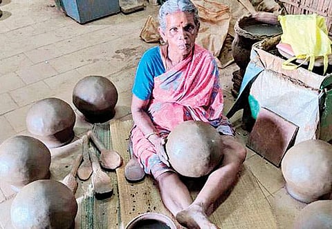 பறக்கும் மண் பாண்டங்கள்!