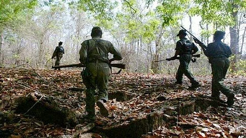 காஷ்மீரில் 3 பயங்கரவாதிகள் சுட்டுக் கொலை