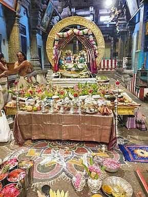 மகா ருத்ர ஜப ஹோமத்தில் புனித நீா் கொண்ட கலசங்களுக்கு நடைபெற்ற சிறப்பு பூஜை.