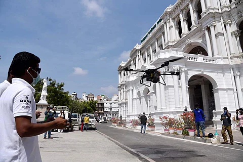 ட்ரோன் மூலம் கிருமி நாசினி தெளிப்பு
