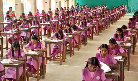 பிளஸ் 2 ஆங்கிலத் தோ்வு சற்று கடினம்