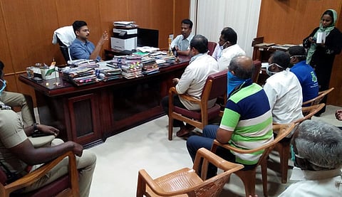 சேரன்மகாதேவியில் சுழற்சி முறையில் கடைகளைத் திறக்க முடிவு