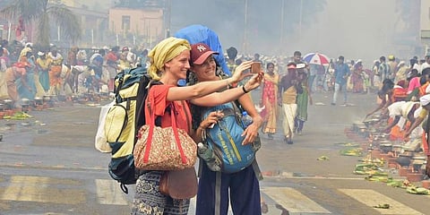 கேரள அரசு நெருப்புடன் விளையாடுகிறது: மருத்துவ நிபுணர்கள் எச்சரிக்கை