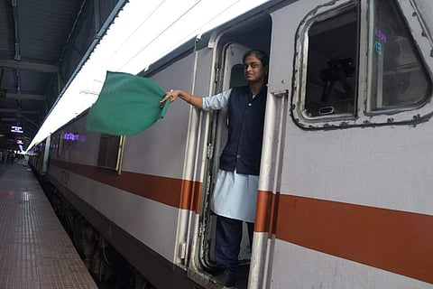 கோவை - ஈரோடு இடையே பெண்களால் இயக்கப்பட்ட எக்ஸ்பிரஸ் ரயில்