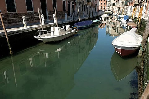 உயிர் அச்சத்தால் ஒளிந்துகொண்ட மக்களால் மூச்சுவிடுகிறது இயற்கை