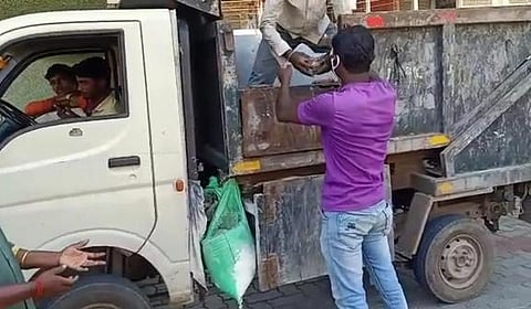 பேருந்து நிறுத்தங்களில் 95.70 டன் குப்பை அகற்றம்