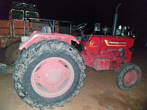 தடைக்காலங்களிலும் தடையில்லாமல் தொடரும் மணல் கடத்தல்: அன்னவாசலில் 2 டிராக்டர் பறிமுதல்