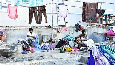 சலவைத் தொழிலாளா்.