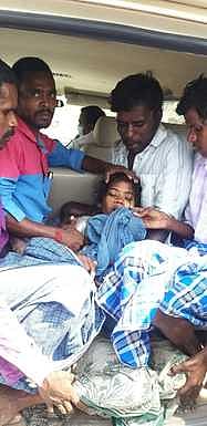 விஷம் அருந்தி பெண்ணை வாகனத்தில் ஏற்றிக் கொண்டு மருத்துவமனைக்கு கொண்டு செல்லும் எம்எல்ஏ இன்பசேகரன்.