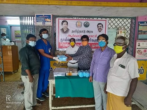 ஆர்க்காடு நகர்ப்புற ஆரம்ப சுகாதார நிலையத்திற்கு முகக் கவசங்கள்