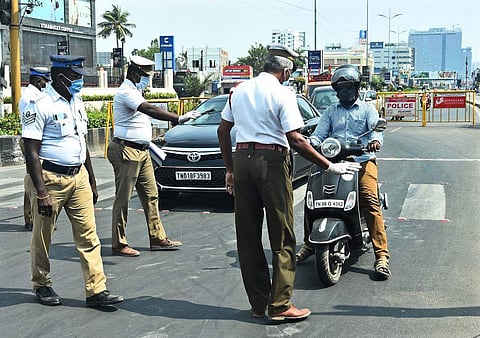 ஊரடங்கை மீறி வாகனங்களில் வெளியே சுற்றுபவர்கள் மீது கடும் நடவடிக்கை: காவல்துறை எச்சரிக்கை