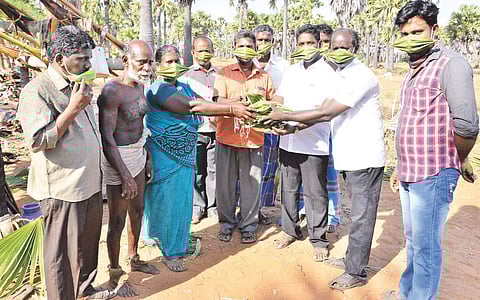 பனை ஓலையில் முகக் கவசம்
