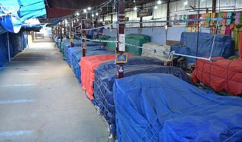 முடங்கிய ஈரோடு ஜவுளிச் சந்தை: தவிக்கும் சிறு வியாபாரிகள்