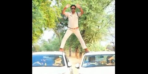 சினிமா பாணியில் ஸ்டண்ட் செய்த மத்தியப் பிரதேச போலீஸ்: கிடைத்ததோ பாராட்டல்ல; அபராதம்