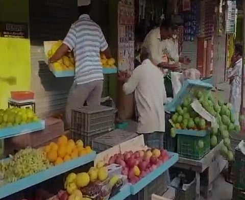 வாணியம்பாடிக்குப் புதிய ஆணையர்: பழக்கடைகளை அடித்து சேதப்படுத்தியவர் மாற்றம்