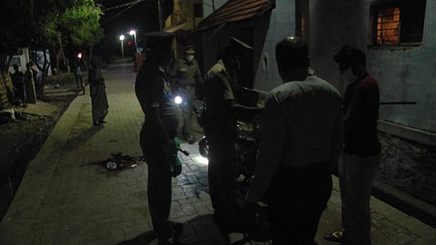 குடிபோதை தகராறில் தந்தை, மகன் வெட்டிக்கொலை: பசுவந்தனையில் பரபரப்பு