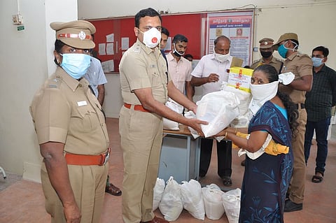 25 குடும்பங்களுக்கு உணவுப் பொருள்கள் வழங்கல்